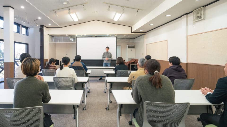 様々な用途に対応！ 広々とした多目的ホールを完備