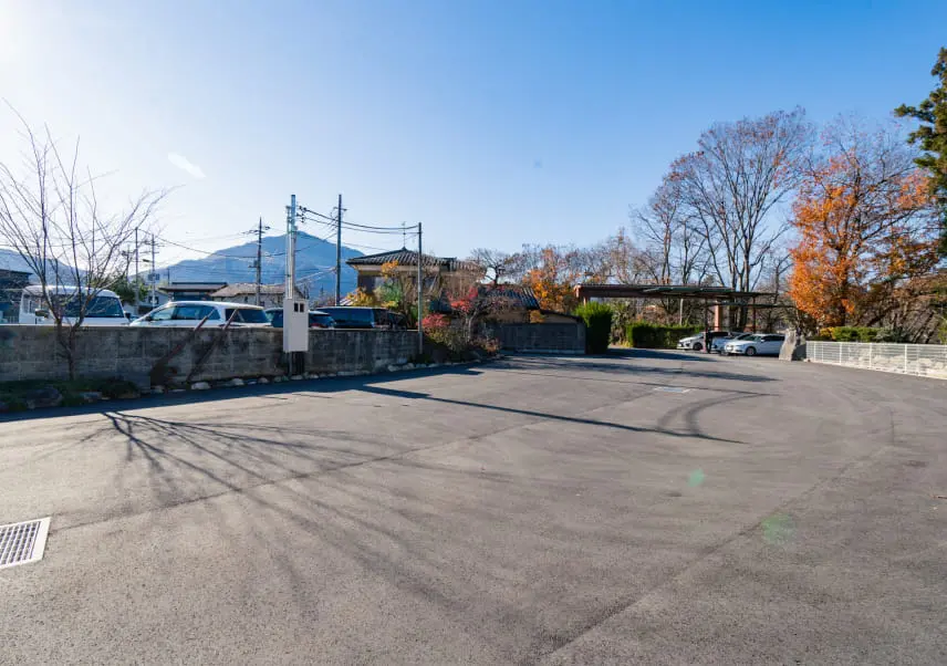 広々とした駐車場